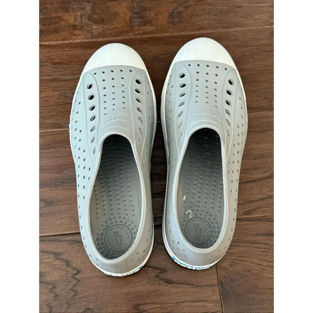 Native Jefferson Women’s Gray Slip on Shoes size 9 - Picture 2 of 5